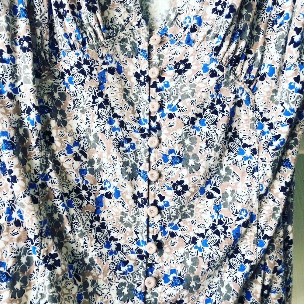 Perfectly Delicate Splashed Class Blouse - image 2